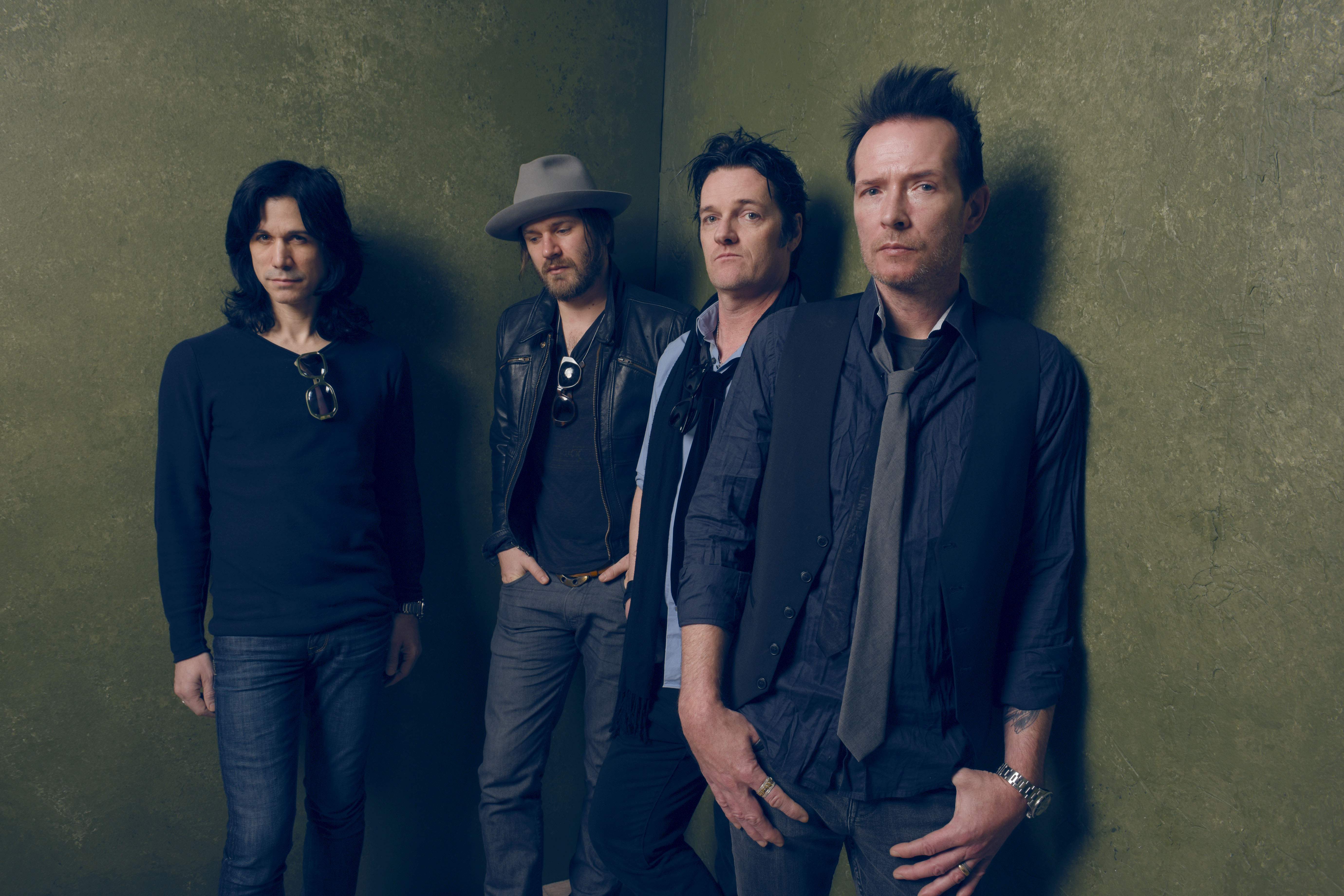 Músicos Tommy Black, Jeremy Brown, Danny Thompson y Scott Weiland. (Getty)