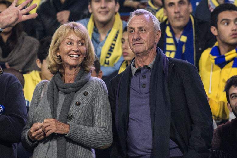 Johan y Danny asisten a la UEFA Europa League partido de fútbol de clasificación Maccabi Tel Aviv FC vs FC Basilea y en el Estadio Bloomfield de Intel Aviv el 20 de febrero de 2014. (Getty)