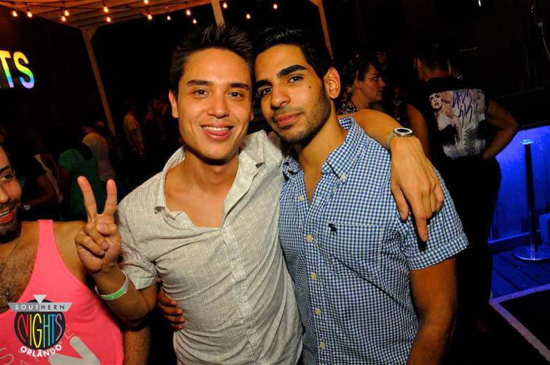 Juan Ramón Guerrero (der.) y su novio Christopher 'Drew' Leinonem, posaron juntos el pasado 10 de junio (Southern Nights Orlando/Facebook) 