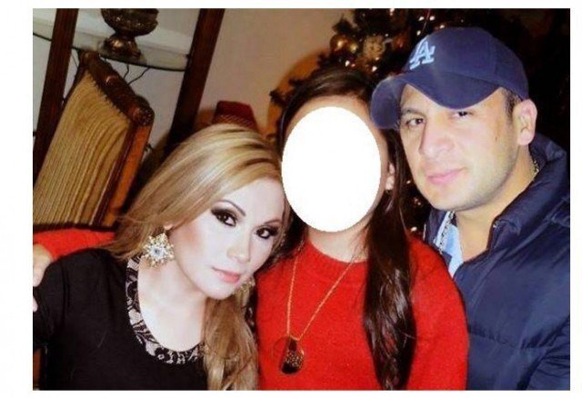 Blanca Vianey y Valentin Elizalde, junto a su hija Kimberly Valeria (Twitter)