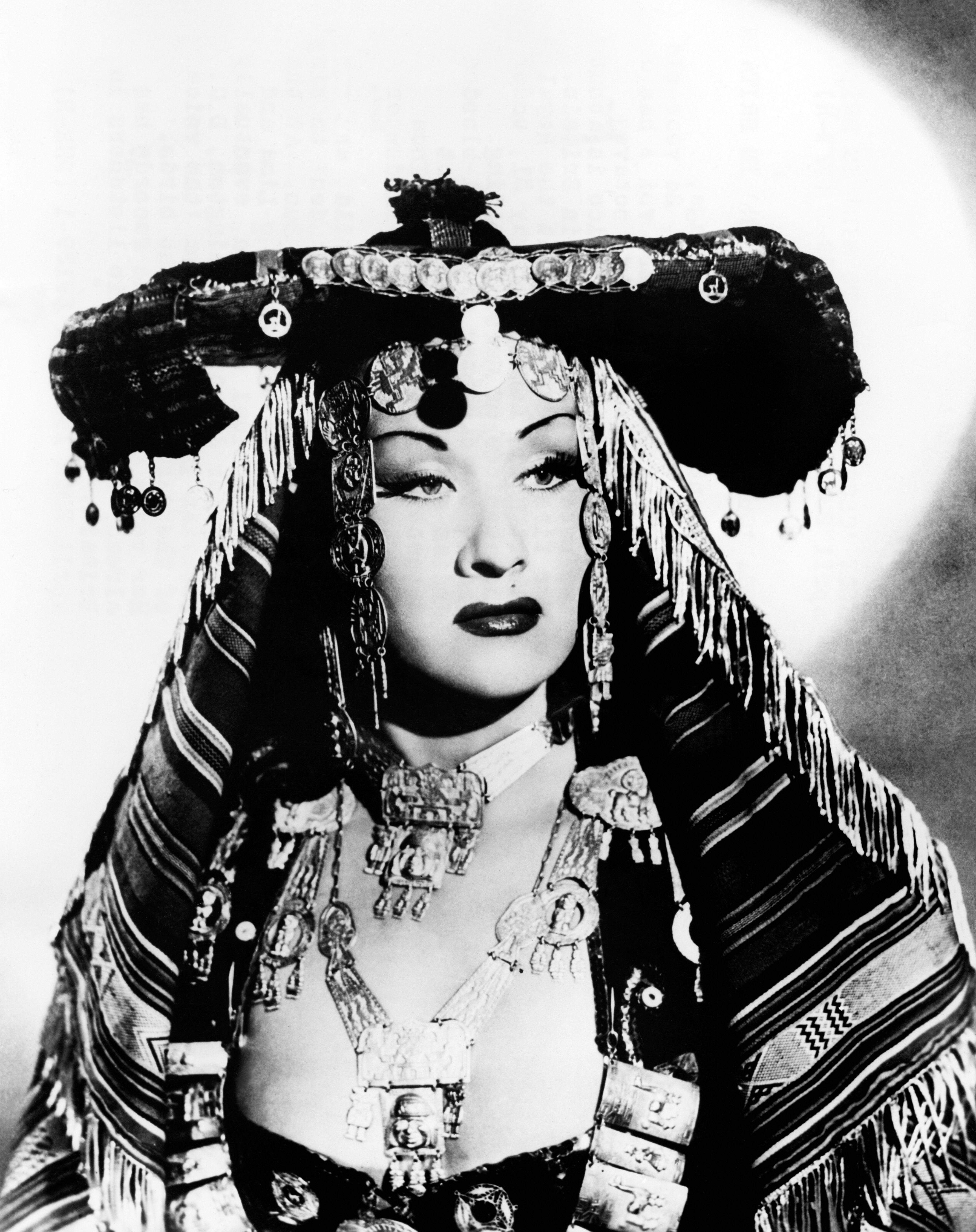 Una foto abril 1952 muestra a la soprano peruana Yma Sumac en Londres, donde canto en el Albert Hall. (Getty)