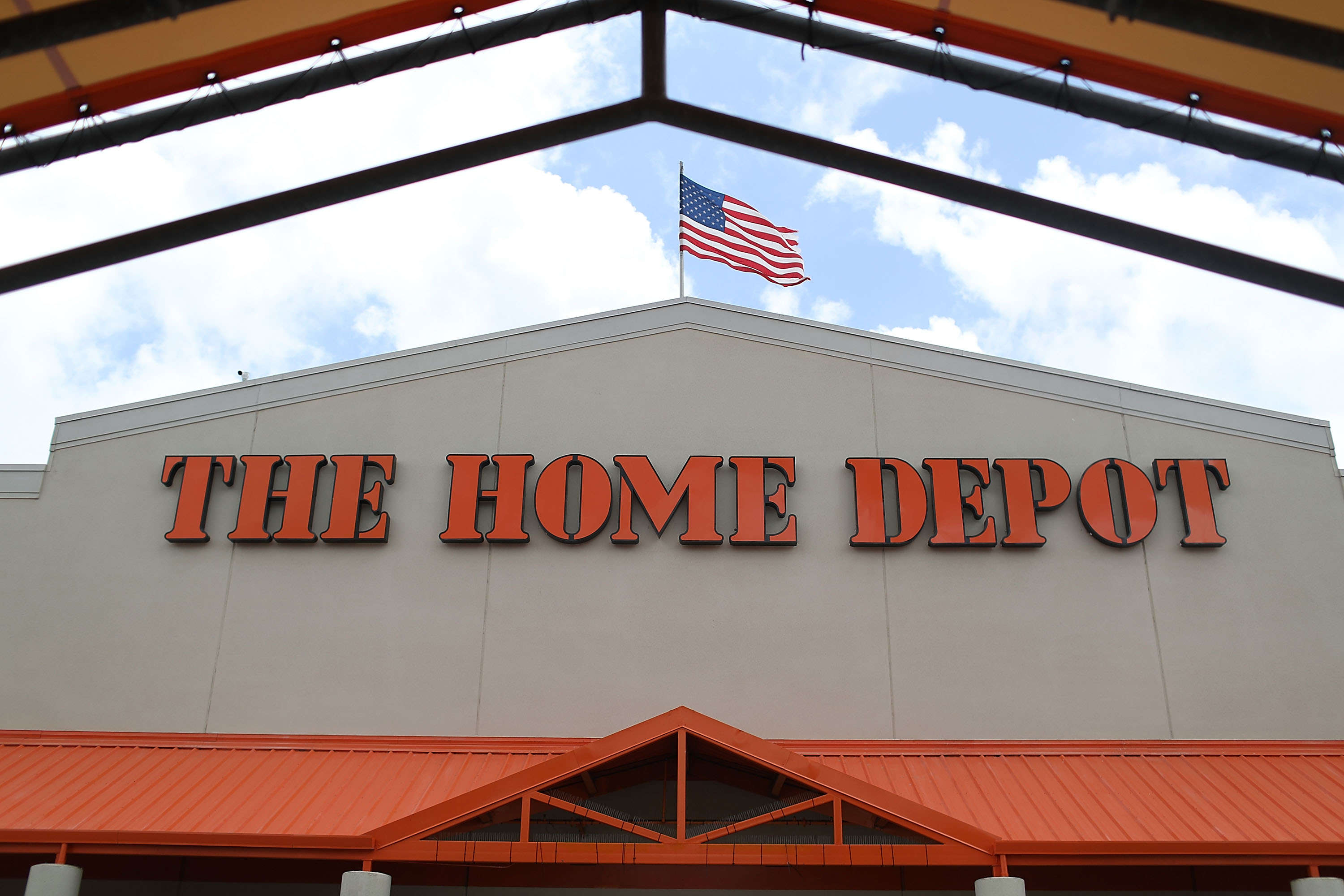 home depot abierto hoy?