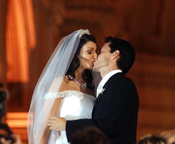 Marc Anthony y Dayanara Torres en su boda eclesiástica en Puerto Rico. (Andre Kang/Primera Hora via Getty Images)