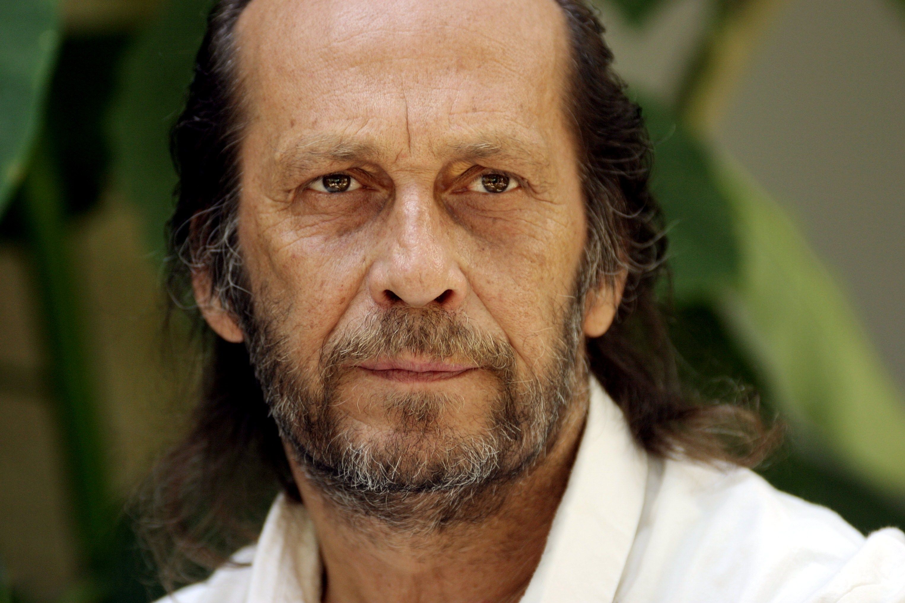 Spanish guitarist Paco de Lucia poses after receiving the Prince of Asturias of the Arts award in Castellar de la Frontera, 14 July 2004. AFP PHOTO/JOSE LUIS ROCA (Photo credit should read JOSE LUIS ROCA/AFP/Getty Images)