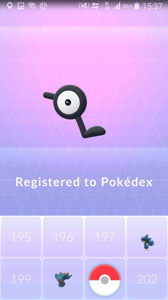 Foto compartida por Redditor MissingNebula. La animación de Unown se mueve alrededor, de acuerdo con MIssingNebula. Esta foto está tomada usando CalcyIV. (Reddit / MissingNebula)