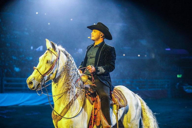 Pepe Aguilar y su familia : Las fotos que tienes que ver, Aguilar y su familia Show de Jaripeo Sin Fronteras, hijos, hijas, esposa