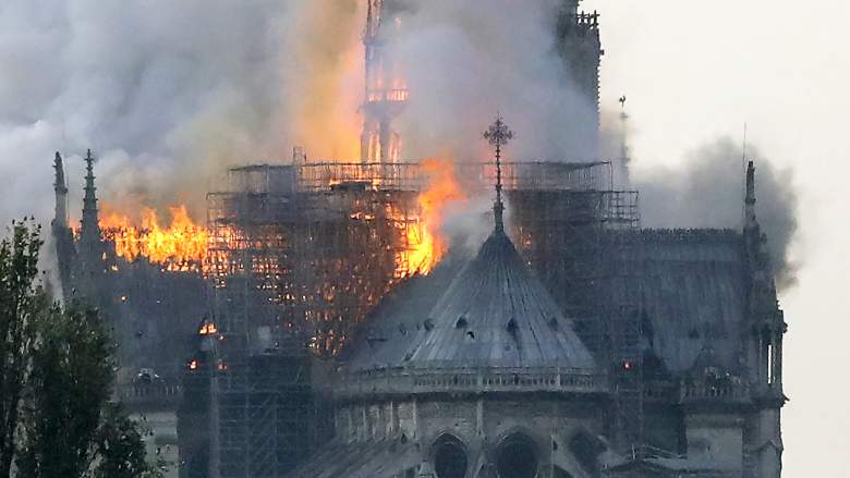 VER: Incendio en la catedral de Notre Dame en París