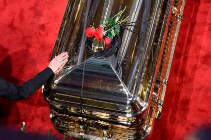 Las primeras imágenes de las cenizas de José José: ¿por qué solo la mitad?