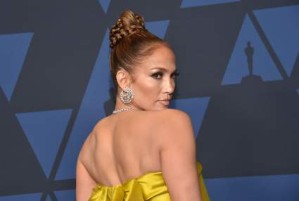 Así se hace uno de los peinados más famosos Jennifer López: VIDEO