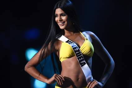 Noticias de Reinas -Mayo 06: La Miss Venezuela Sthefany Gutiérrez da mercados en crisis del COVID-19