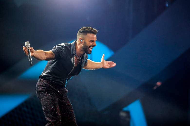 Ricky Martin le roba un beso en la boca a un presentador en Viña del Mar: VIDEO