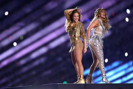 Jennifer López revela su número celular: ¿le contesta a sus fans?