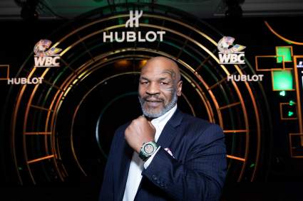 Mike Tyson fue a un show de lucha libre y desató una batalla campal