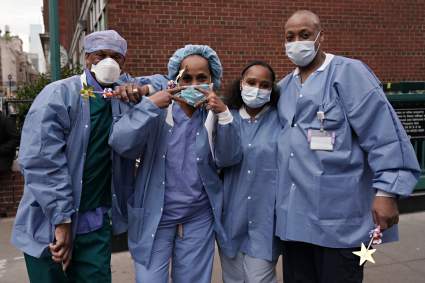 ¿Ley Héroes daría “Green Card” a médicos inmigrantes?: ¿todos calificarían?