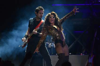 Alejandra Guzmán se muestra sin una gota de maquillaje, mientras cocina: Video