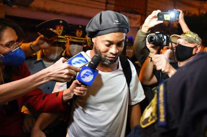 Ronaldinho rompe el silencio y confiesa lo que sufre estar en prisión: ¿cómo lo ayuda el FC Barcelona?