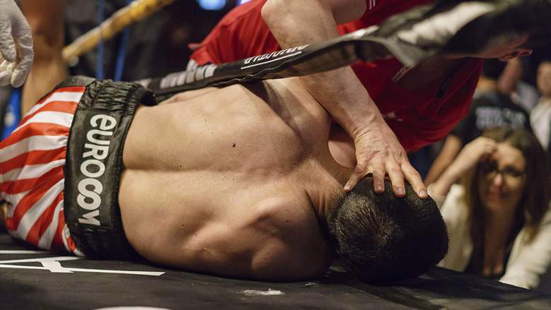 Campeón de boxeo Mikey García pierde pelea durante el UFC 251