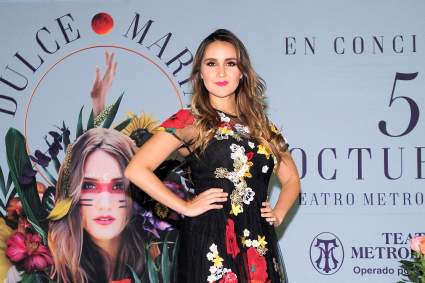 La actriz Dulce María se somete a un entrenamiento de armas. ¿De quién se está protegiendo?