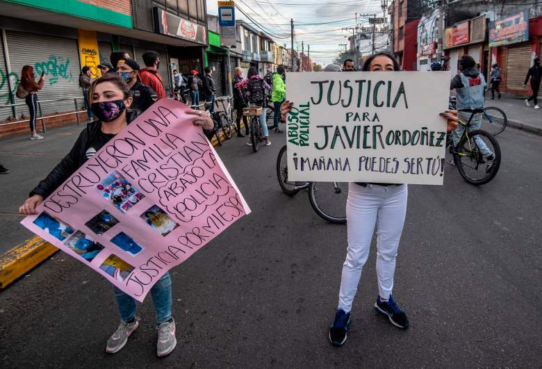 Estallan disturbios tras muerte de abogado bajo custodia