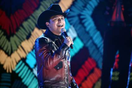 ¿Christian Nodal se hizo un tatuaje de Belinda en el rostro?: VIDEO