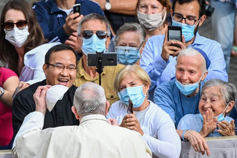 El Papa Francisco reaparece en público tras 6 meses resguardado, sin tapabocas