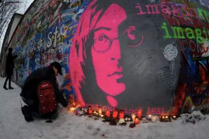 Pronto se cumplen 40 años del asesinato de John Lennon: ¿Cómo murió el vocalista de los Beatles?