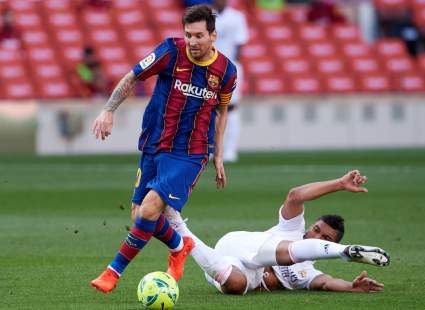 [VIDEO] Las polémicas de El Clasico: ¿era penal de Casemiro a Messi?