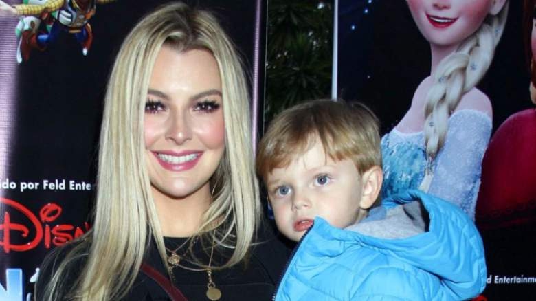 Marjorie de Sousa y su hijo