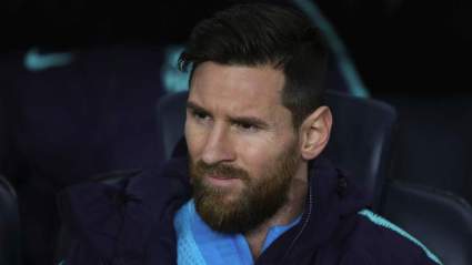 [VIDEO] El gesto de frustración de Messi en la grada tras ver el empate del Barcelona