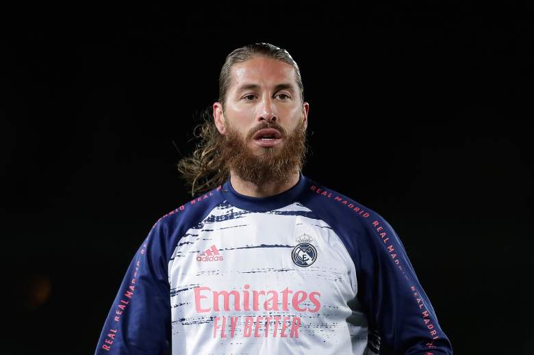 Sergio Ramos del Real Madrid CF reacciona durante su calentamiento antes del partido de la etapa del Grupo B de la Liga de Campeones de la UEFA entre el Real Madrid y el FC Internazionale en el Estadio Santiago Bernabeu el 03 de noviembre de 2020 en Madrid, España.