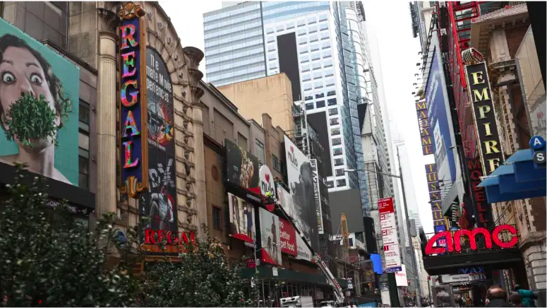 Hay informes de que un niño pequeño recibió un disparo frente al Rey León en Times Square.