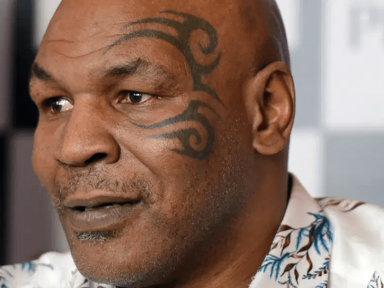 El ex boxeador estadounidense Mike Tyson habla durante una conferencia de prensa para anunciar la primera liga mundial Kumite 1 de artes marciales mixtas de la India en Mumbai el 28 de septiembre de 2018.