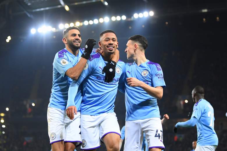 Gabriel Jesus de Manchester City celebra con su equipo después de marcar el primer gol de su lado durante el partido de la Premier League entre Manchester City y Everton FC en el estadio Etihad Stadium el 1 de enero de 2020 en Manchester, Reino Unido.