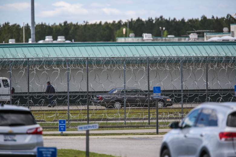 La Institución Correccional Lee, en Bishopville, Carolina del Sur, permanece cerrada el 16 de abril de 2018, luego de que un motín nocturno mató a siete y también hirió a otros diecisiete reclusos.