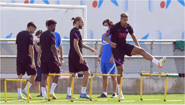 Ronald Araujo se entrena con el Barcelona