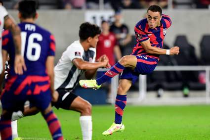 El golazo de Sergino Dest contra Costa Rica con el cordón de su bota desatado: [MIRA]