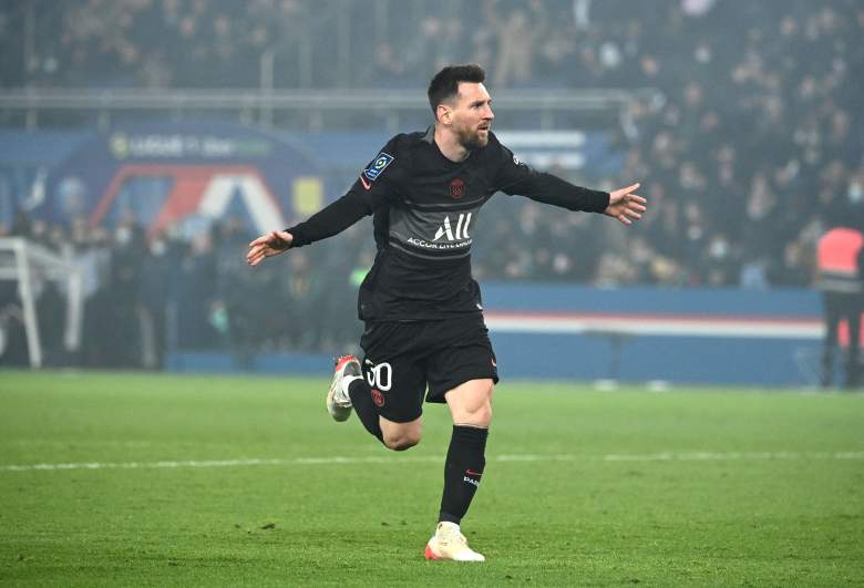 El delantero argentino del Paris Saint-Germain Lionel Messi celebra tras marcar un gol durante el partido de fútbol francés L1