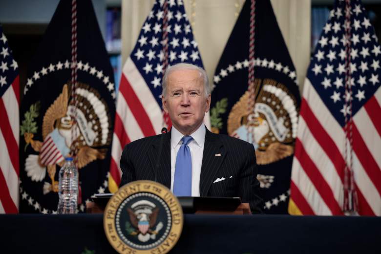 El presidente de EE. UU., Joe Biden, pronuncia comentarios al comienzo de una mesa redonda virtual híbrida con directores ejecutivos y líderes de empresas minoristas, de productos de consumo y cadenas de tiendas de comestibles en el edificio de oficinas ejecutivas de Eisenhower el 29 de noviembre de 2021 en Washington.