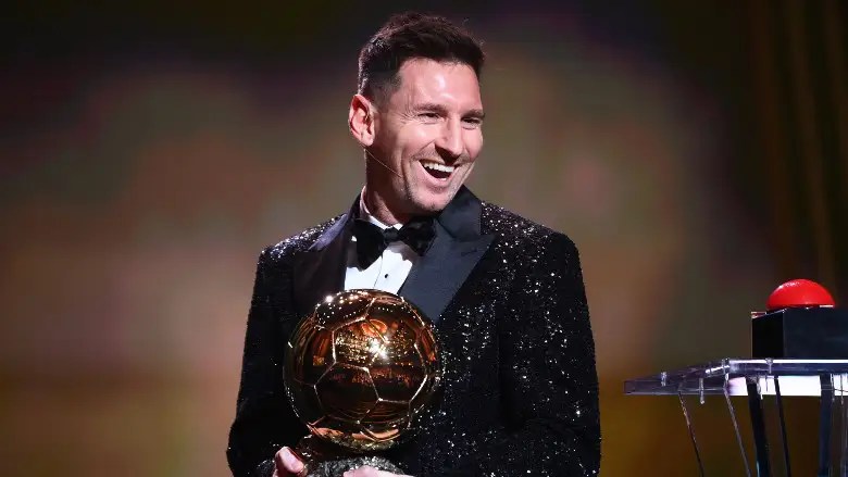 Lionel Messi con su séptimo Balón de Oro.