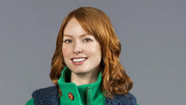 Alicia Witt aparece en Merry Mixup. Están surgiendo nuevas pistas sobre la muerte de sus padres.