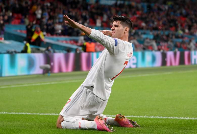 Alvaro Morata de España celebra después de anotar el primer gol de su equipo durante el partido de semifinales del Campeonato de la UEFA Euro 2020