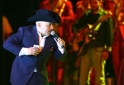 Lupillo Rivera afirma que su hermano pagó a sus amantes para practicarse abortos