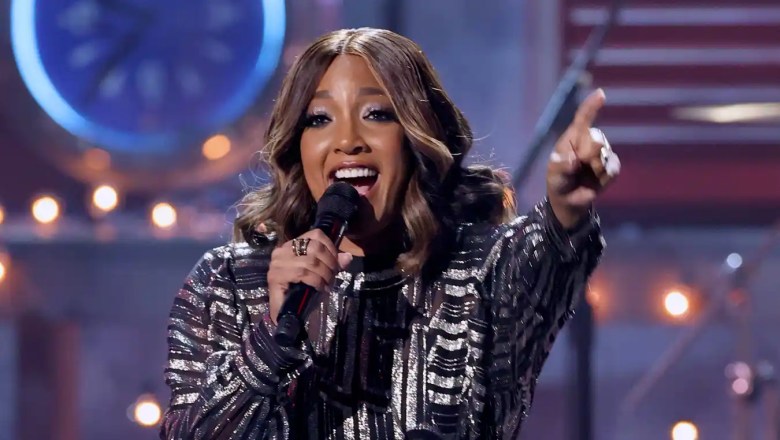 Mickey Guyton se presenta en los American Music Awards en 2021.