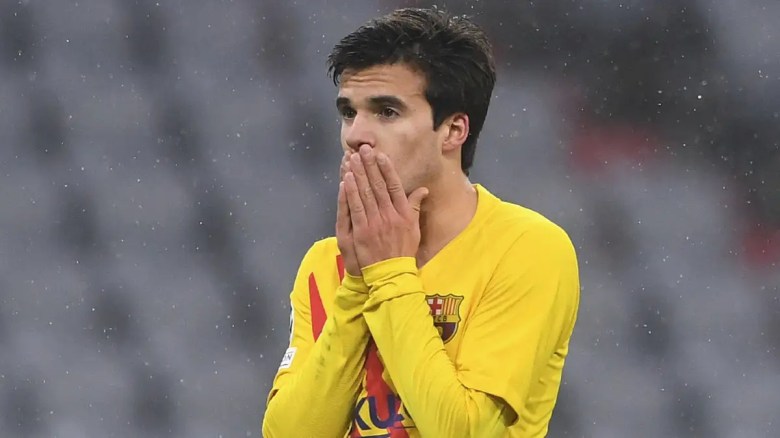 Riqui Puig en acción con el Barcelona.