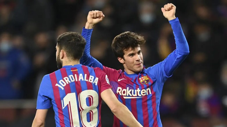 Riqui Puig celebra su gol ante Osasuna.