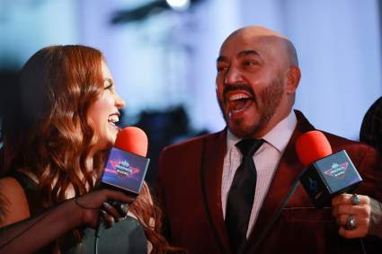 Lupillo comparte apasionado beso con Giselle Soto y lo critican por etiquetar a Jenni Rivera