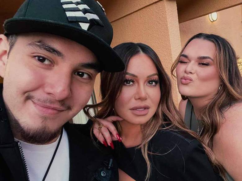 Johnny, Chiquis y Jenicka