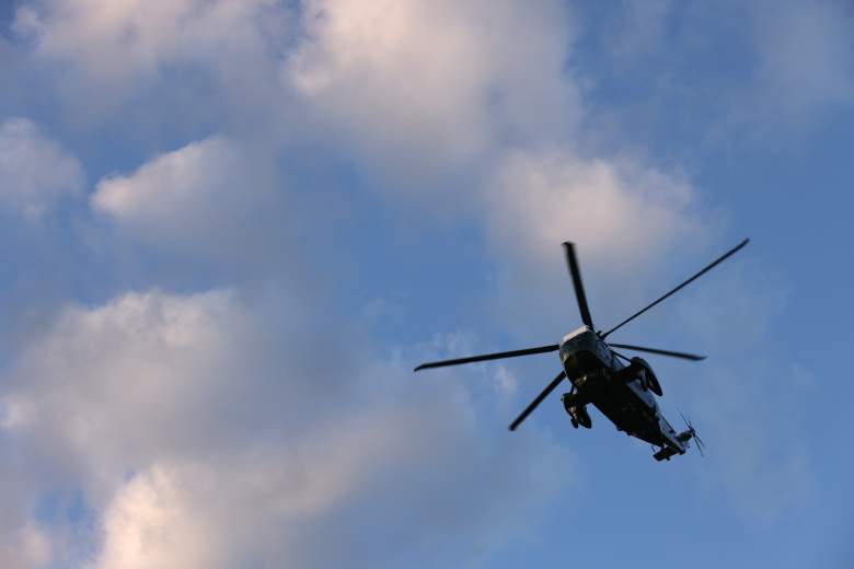 Marine One, el helicóptero presidencial, lleva al presidente de los Estados Unidos, Donald Trump, lejos de la Casa Blanca camino al Centro Médico Militar Nacional Walter Reed el 2 de octubre de 2020 en Washington, DC.