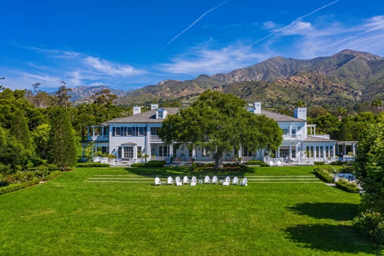 Adam Levine y Behati Prinsloo compraron esta casa en Montecito en 2022.