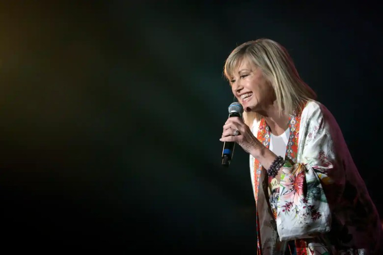 Olivia Newton-John se presenta durante Fire Fight Australia en el ANZ Stadium el 16 de febrero de 2020 en Sydney, Australia.